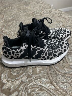 Black & White Leopard Knit Sneakers